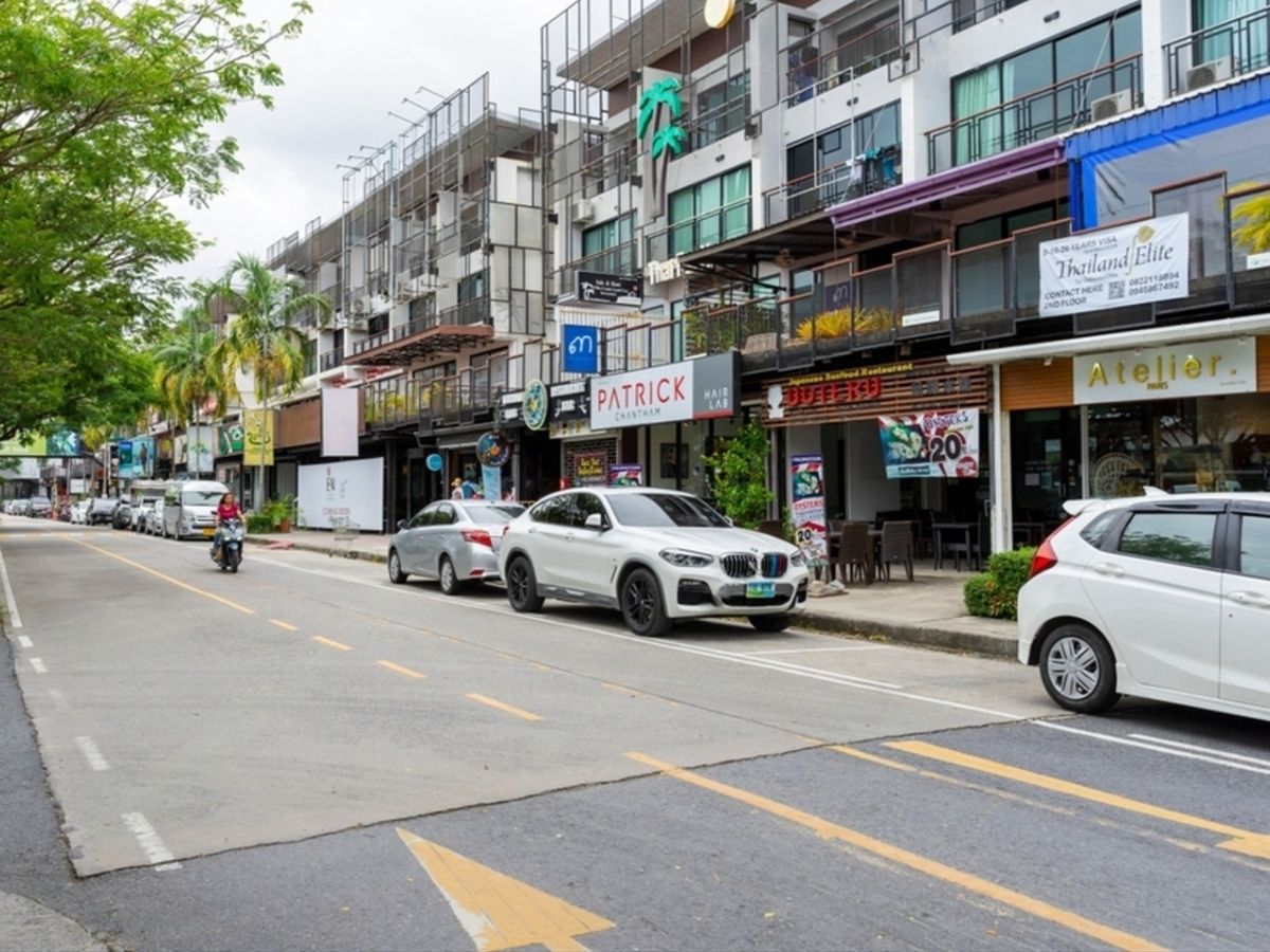Shops along Boat avenue Phuket